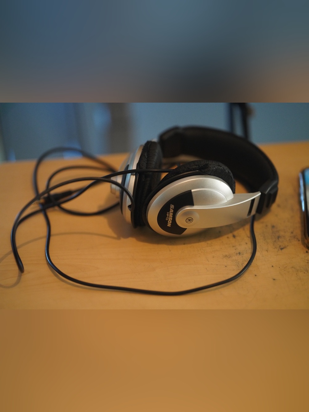 Samson HP-10 Vintage Stereo Headphones - Silver & Black Wired Studio Over-Ear